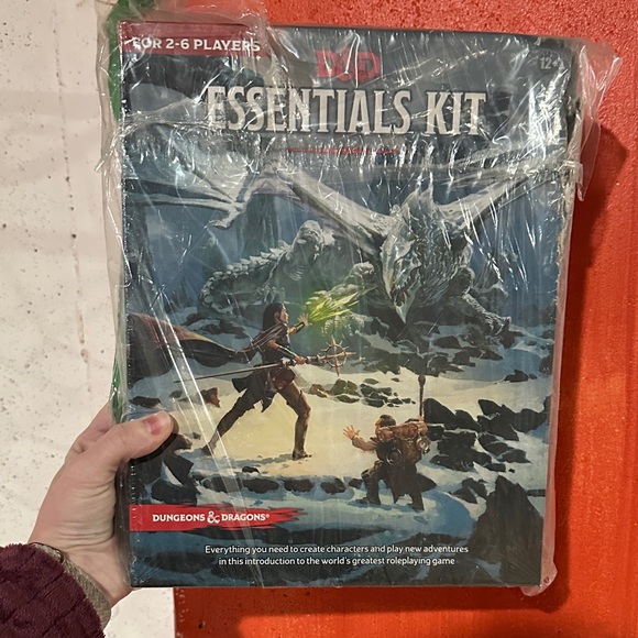 Dungeons & Dragons Essentials Kit - Picture 2 of 7